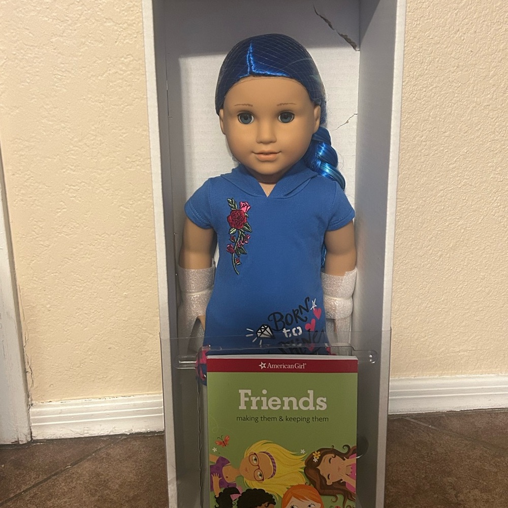 American Girl Truly Me 90 Street Chic Blue Hair 18in Fashion Doll Outfit Book - Picture 5 of 9